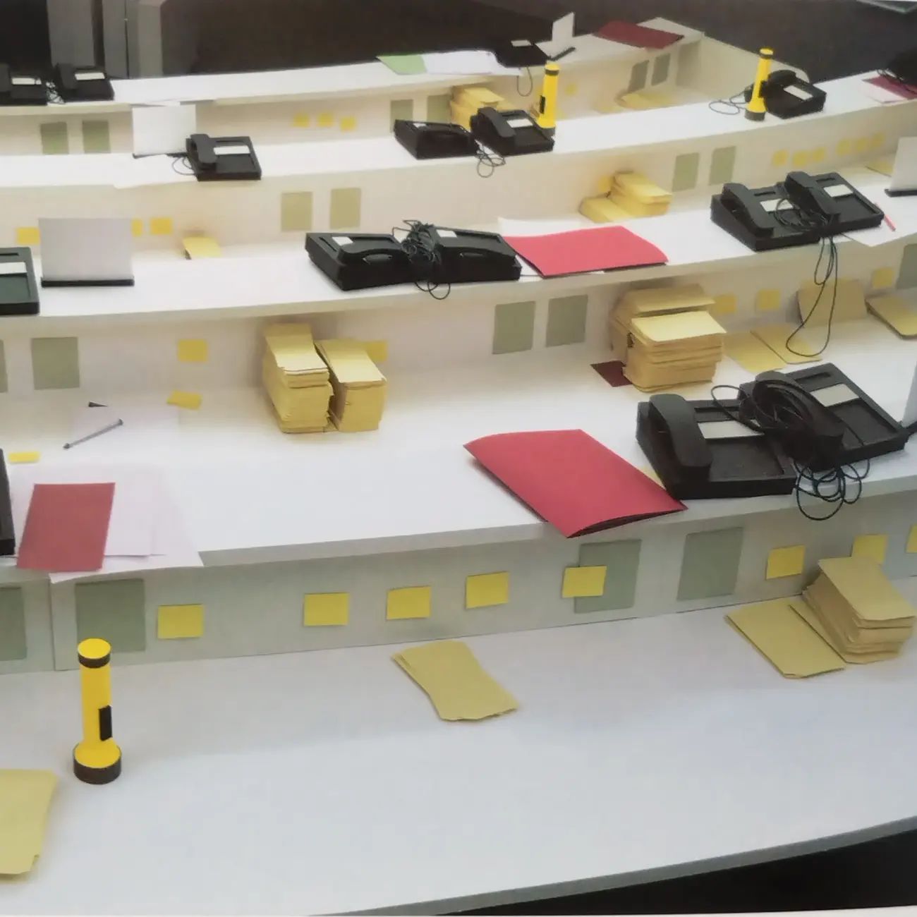 THOMAS DEMAND　希少本 L'Esprit d'Escalier Thomas Demand: L'Esprit d'Escalier — Ulrich Baer