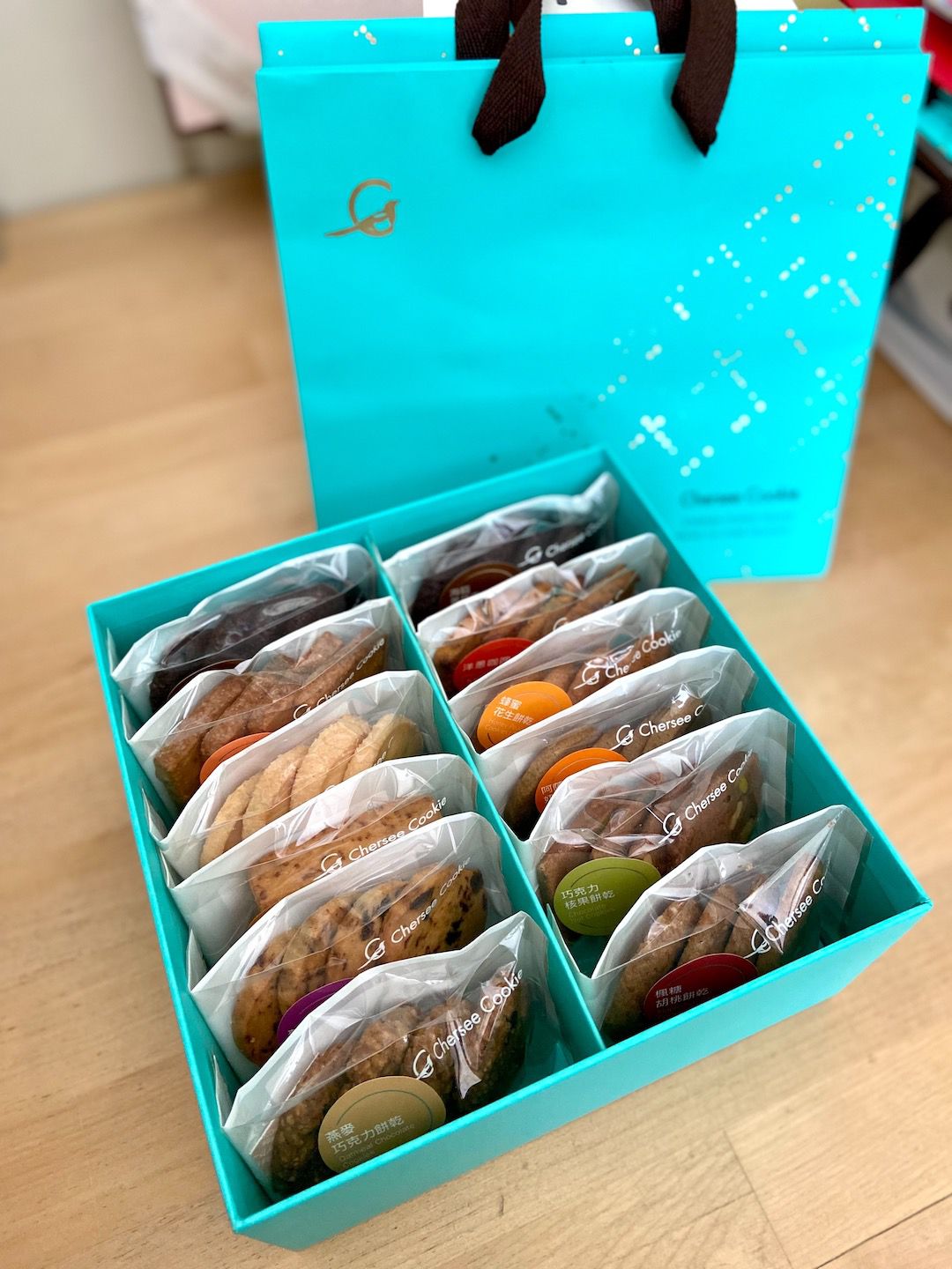 台湾 ティファニーブルーのギフトボックス 鵲喜餅乾 Chersee Cookie